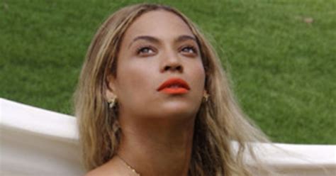 beyonce boobs bouncing|Beyoncé Poses Topless—See Her Sexy New Spread!